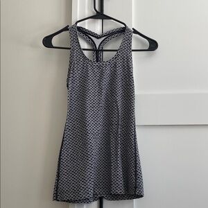 Lululemon athletic top. Worn. No tags. Great condition. Size 4